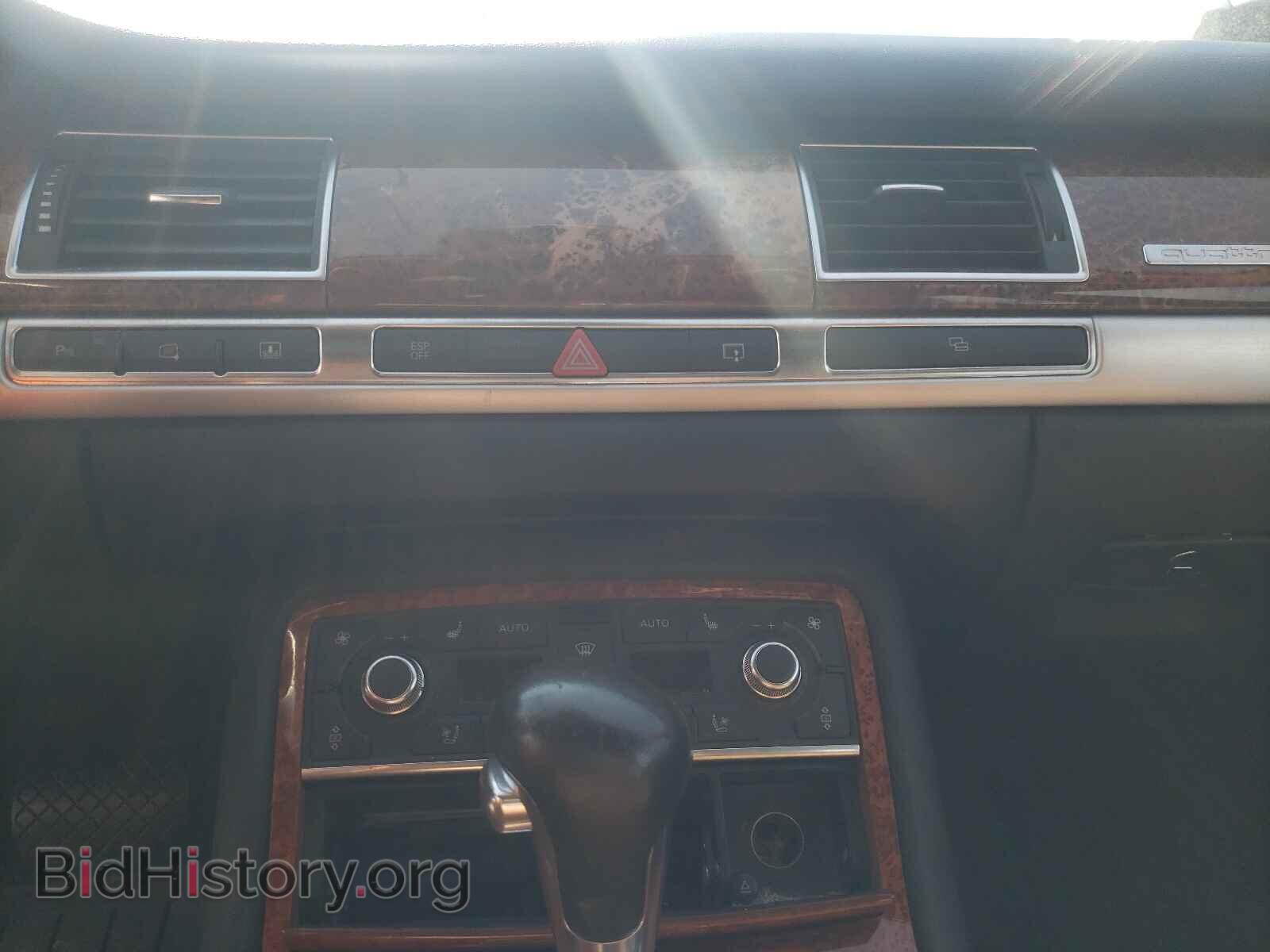 2010 AUDI A8 - VIN: WAURVAFA1AN005711 - Фото 9