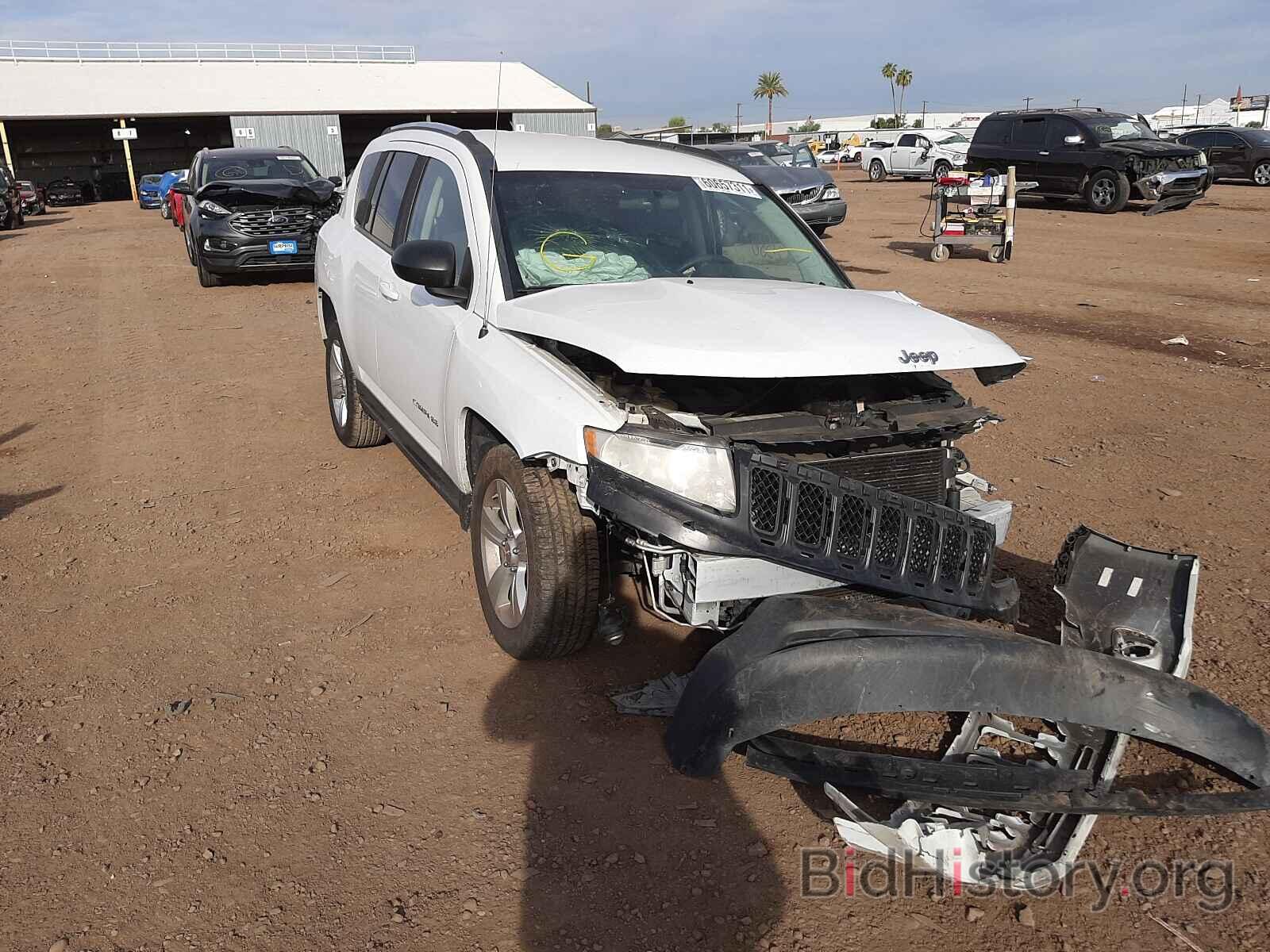 Photo 1J4NT1FB5BD168668 - JEEP COMPASS 2011