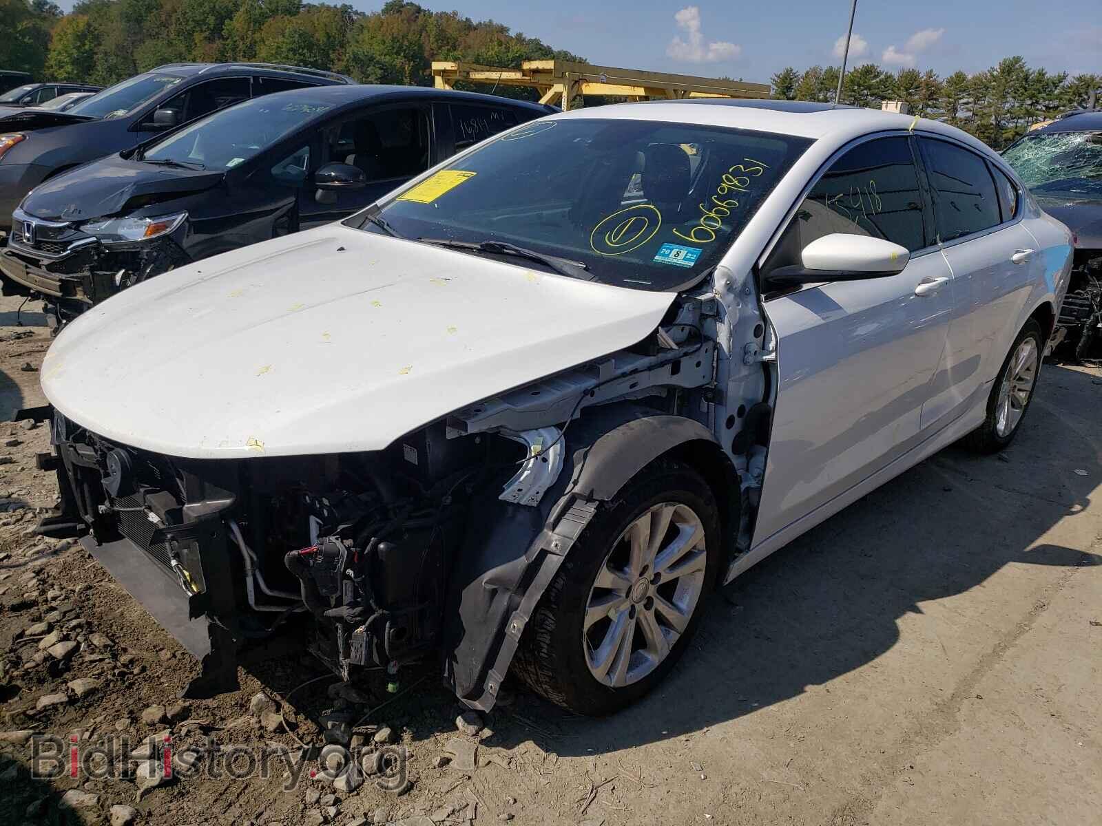 2015 CHRYSLER 200 - VIN: 1C3CCCAG3FN731667 - Photo 2