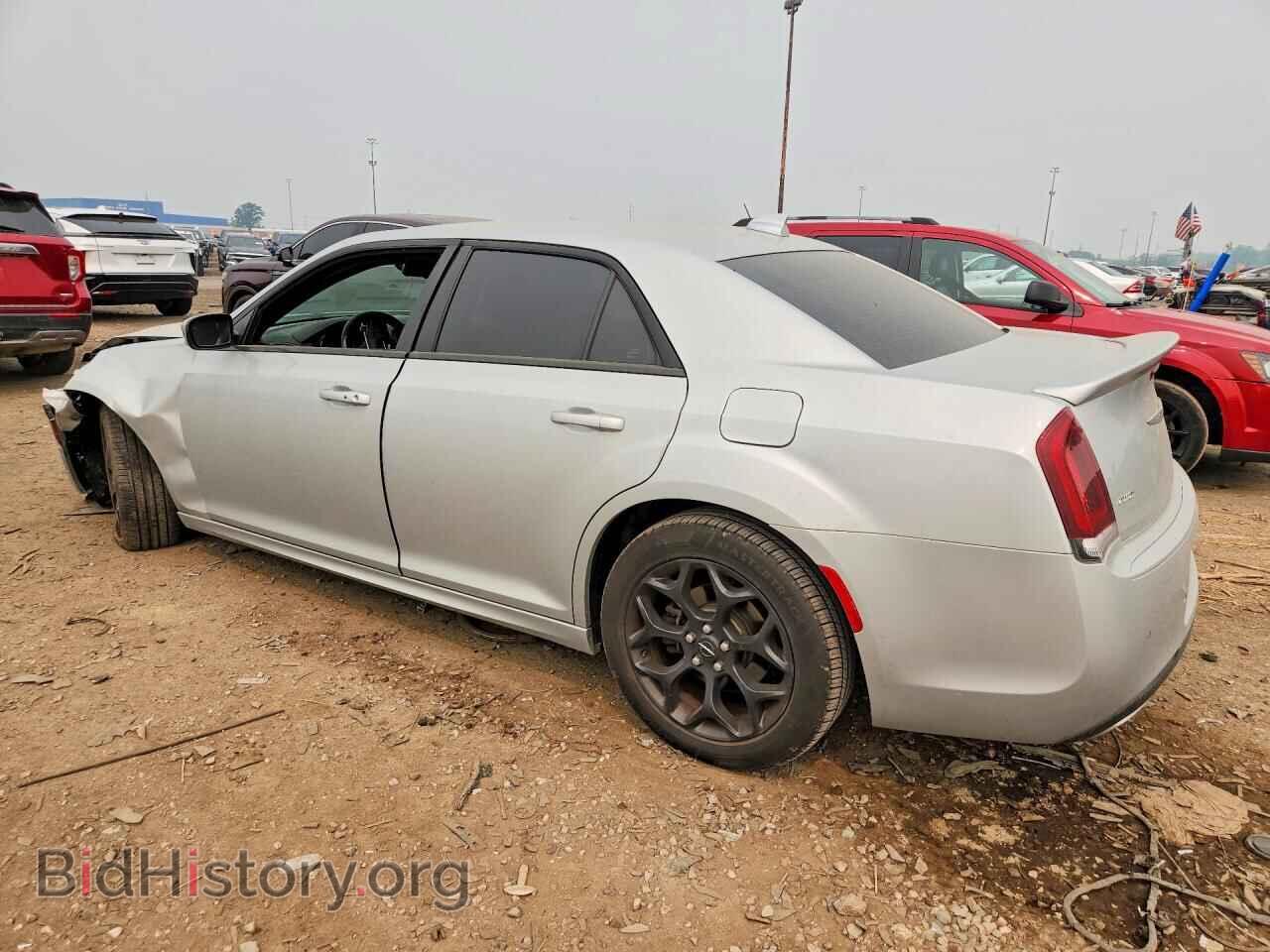 2019 CHRYSLER 300 - VIN: 2C3CCAGGXKH573438 - Фото 2