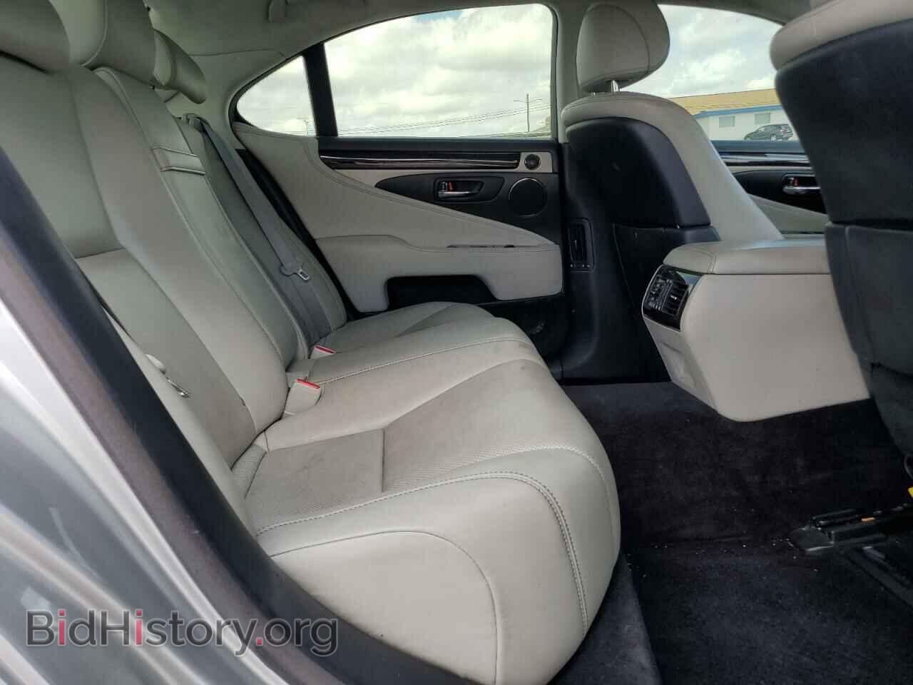 2016 LEXUS LS460 - VIN: JTHBL5EF5G5140566 - Photo 10