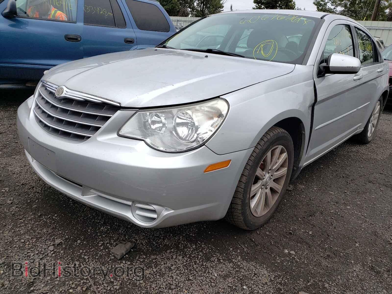 2010 CHRYSLER SEBRING - VIN: 1C3CC5FD0AN194842 - Фото 2