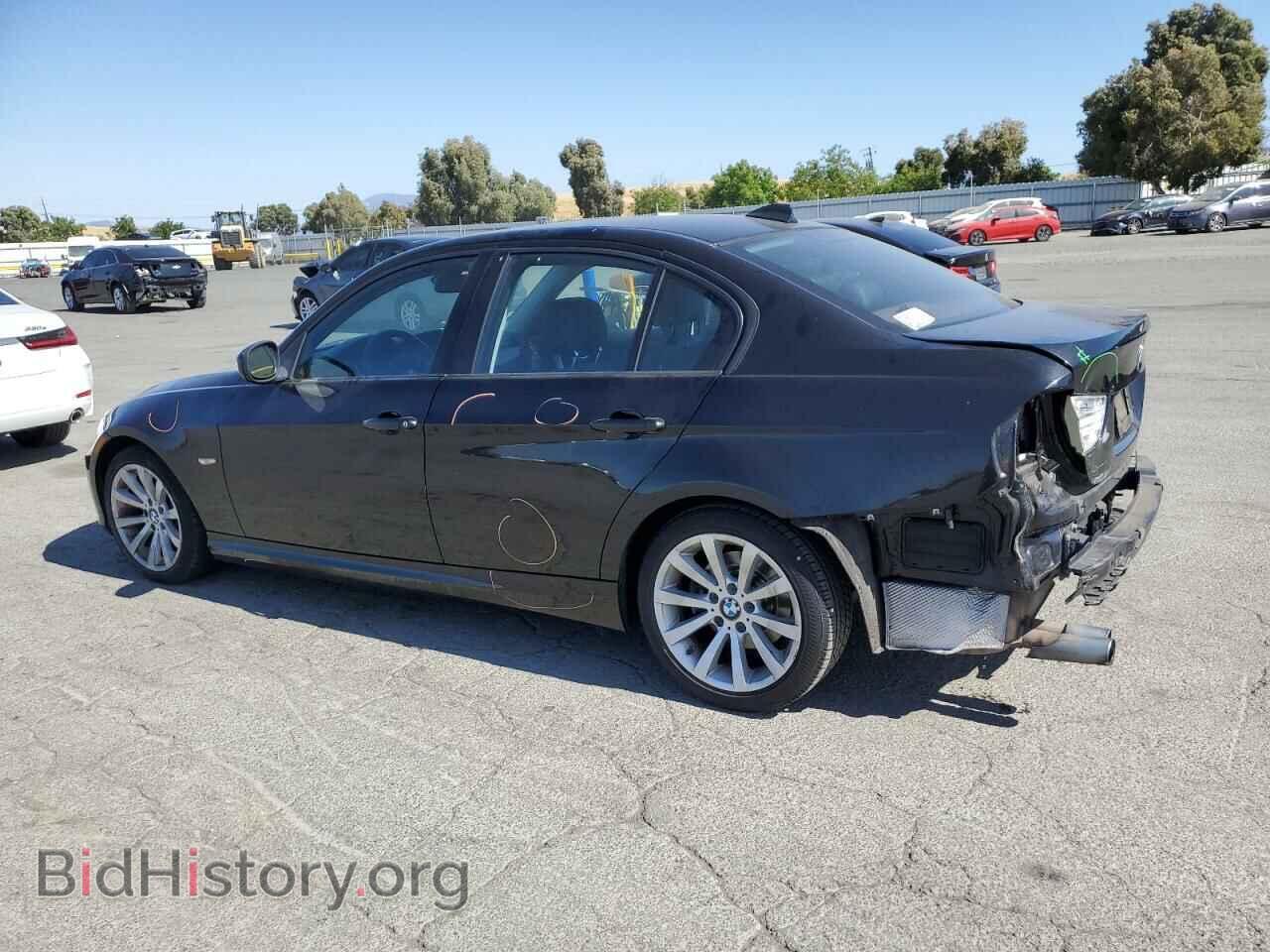 2011 BMW 3 SERIES - VIN: WBAPH5C54BA444424 - Фото 2
