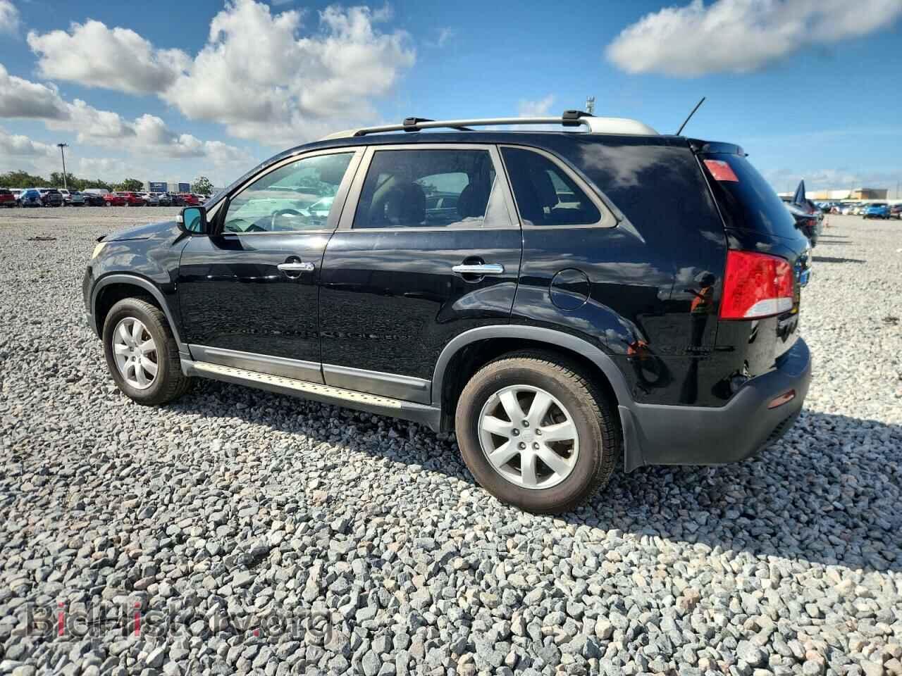 2011 KIA SORENTO - VIN: 5XYKT3A12BG184119 - Фото 2