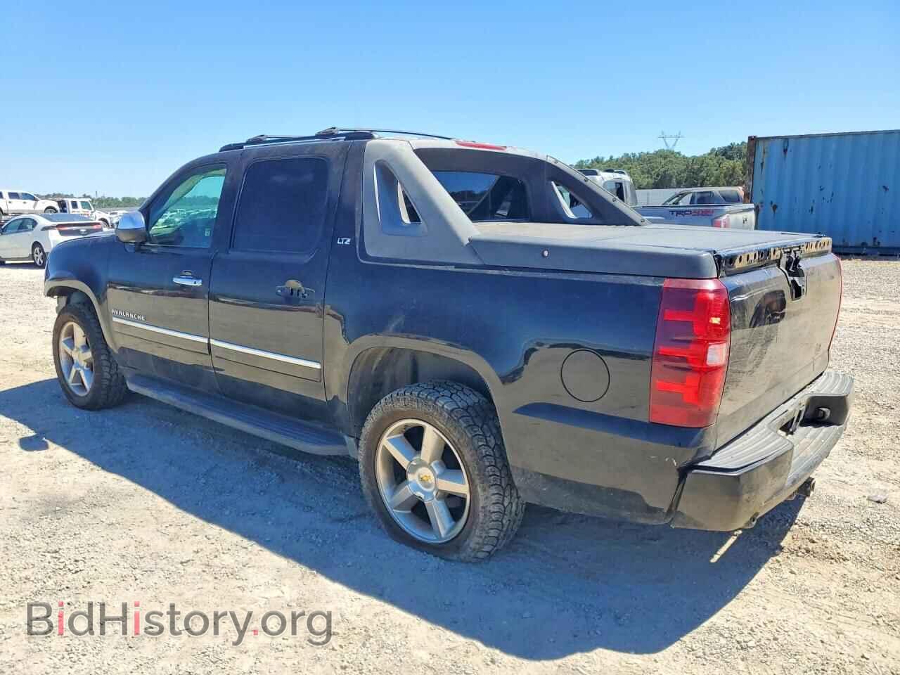 2011 CHEVROLET AVALANCHE - VIN: 3GNTKGE3XBG110353 - Фото 2