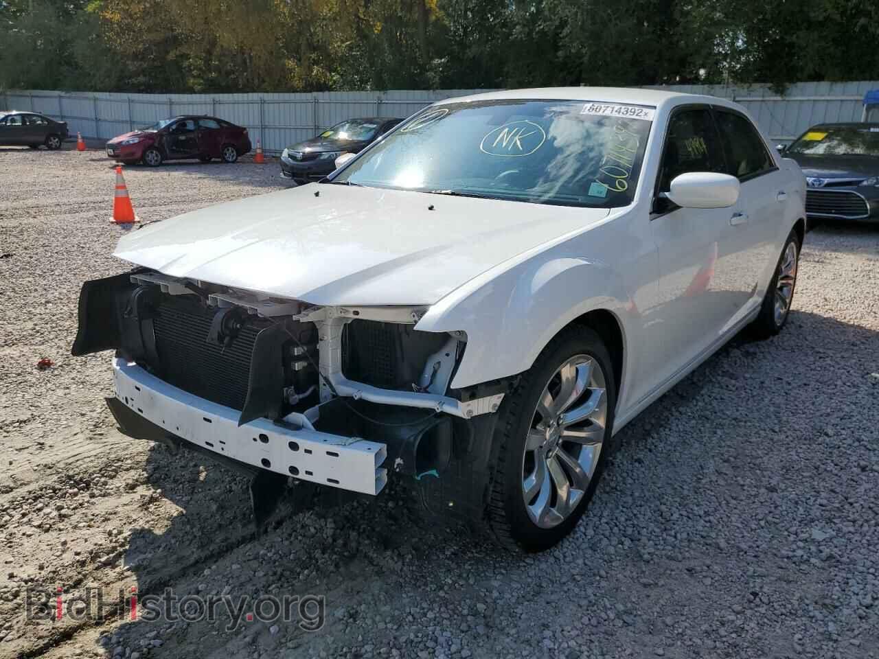 2019 CHRYSLER 300 - VIN: 2C3CCAAG7KH610504 - Фото 2