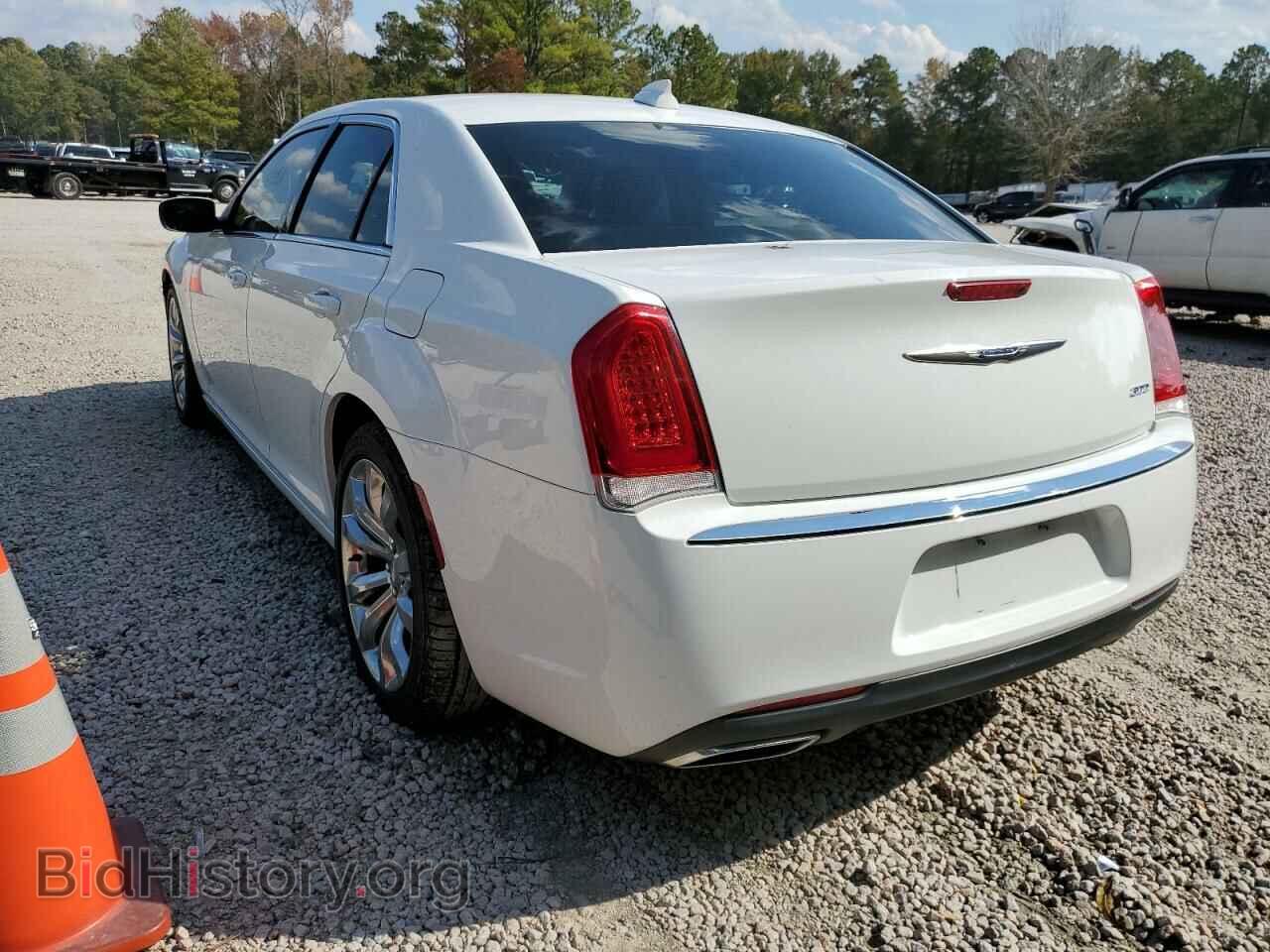 2019 CHRYSLER 300 - VIN: 2C3CCAAG7KH610504 - Фото 3