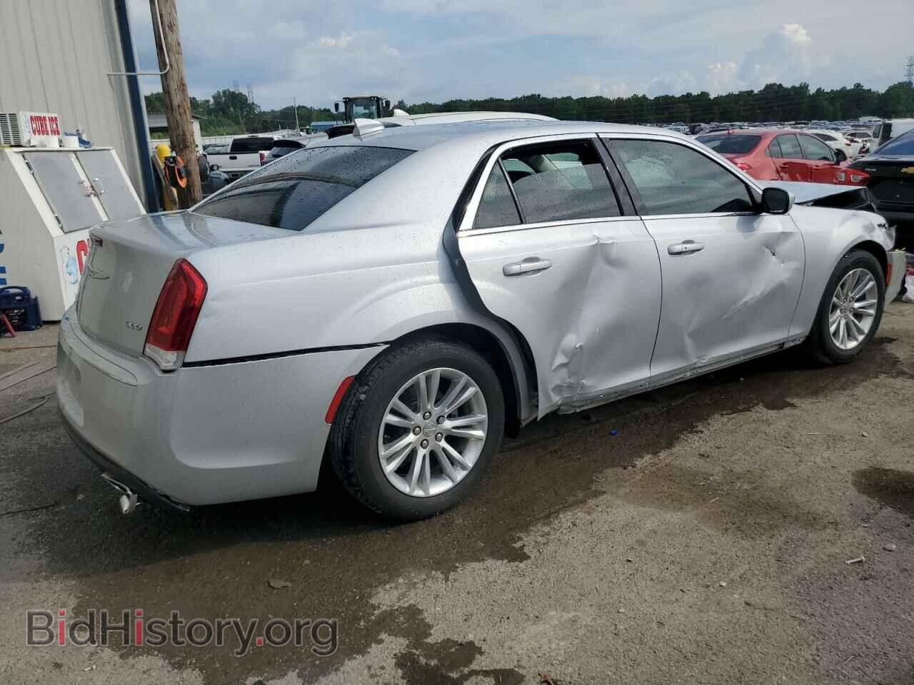 2019 CHRYSLER 300 - VIN: 2C3CCAAG8KH755454 - Фото 3