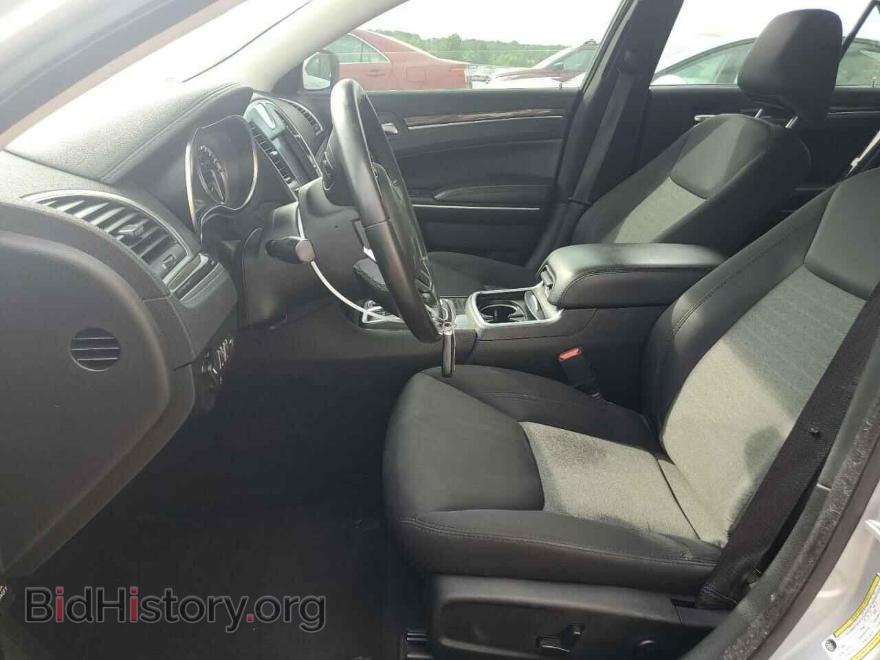 2019 CHRYSLER 300 - VIN: 2C3CCAAG8KH755454 - Фото 7