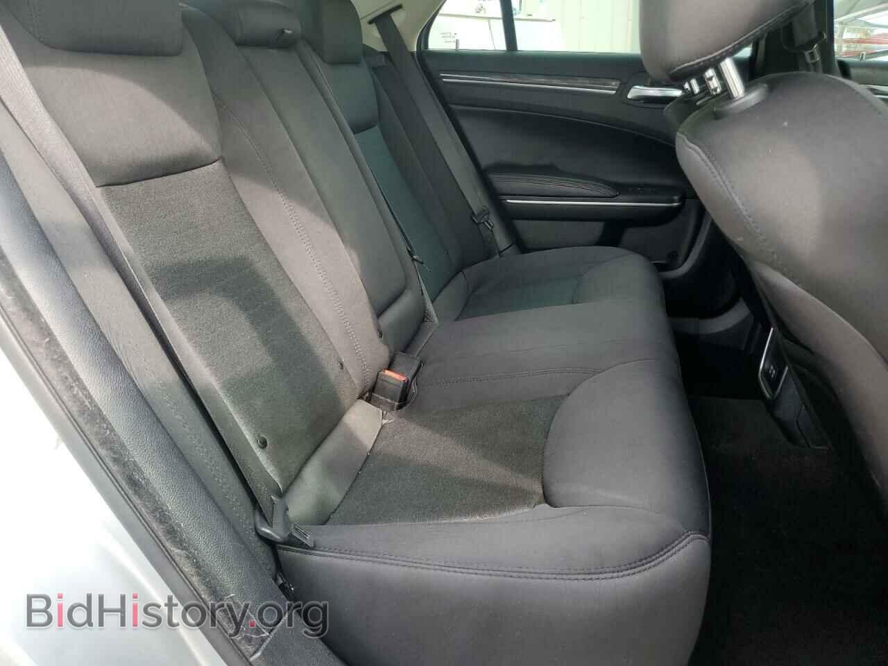 2019 CHRYSLER 300 - VIN: 2C3CCAAG8KH755454 - Фото 10