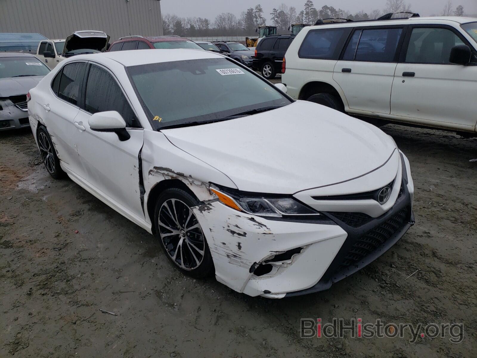 Photo 4T1B11HK8JU020021 - TOYOTA CAMRY 2018