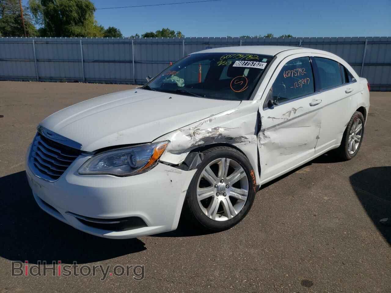 2013 CHRYSLER 200 - VIN: 1C3CCBBB2DN764122 - Фото 2
