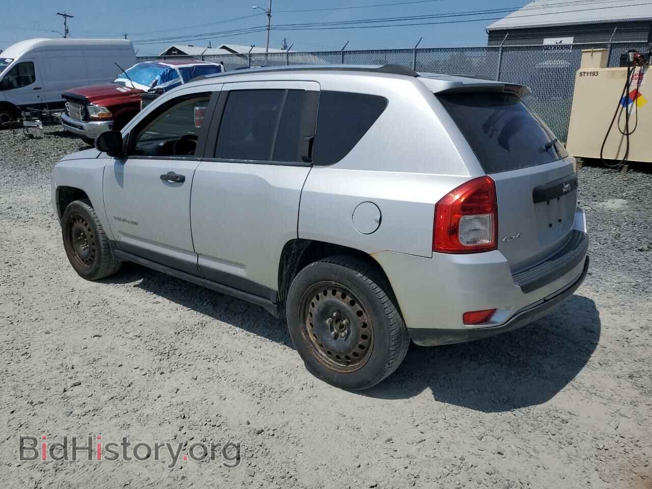 2011 JEEP COMPASS - VIN: 1J4NF4FB0BD275037 - Photo 2
