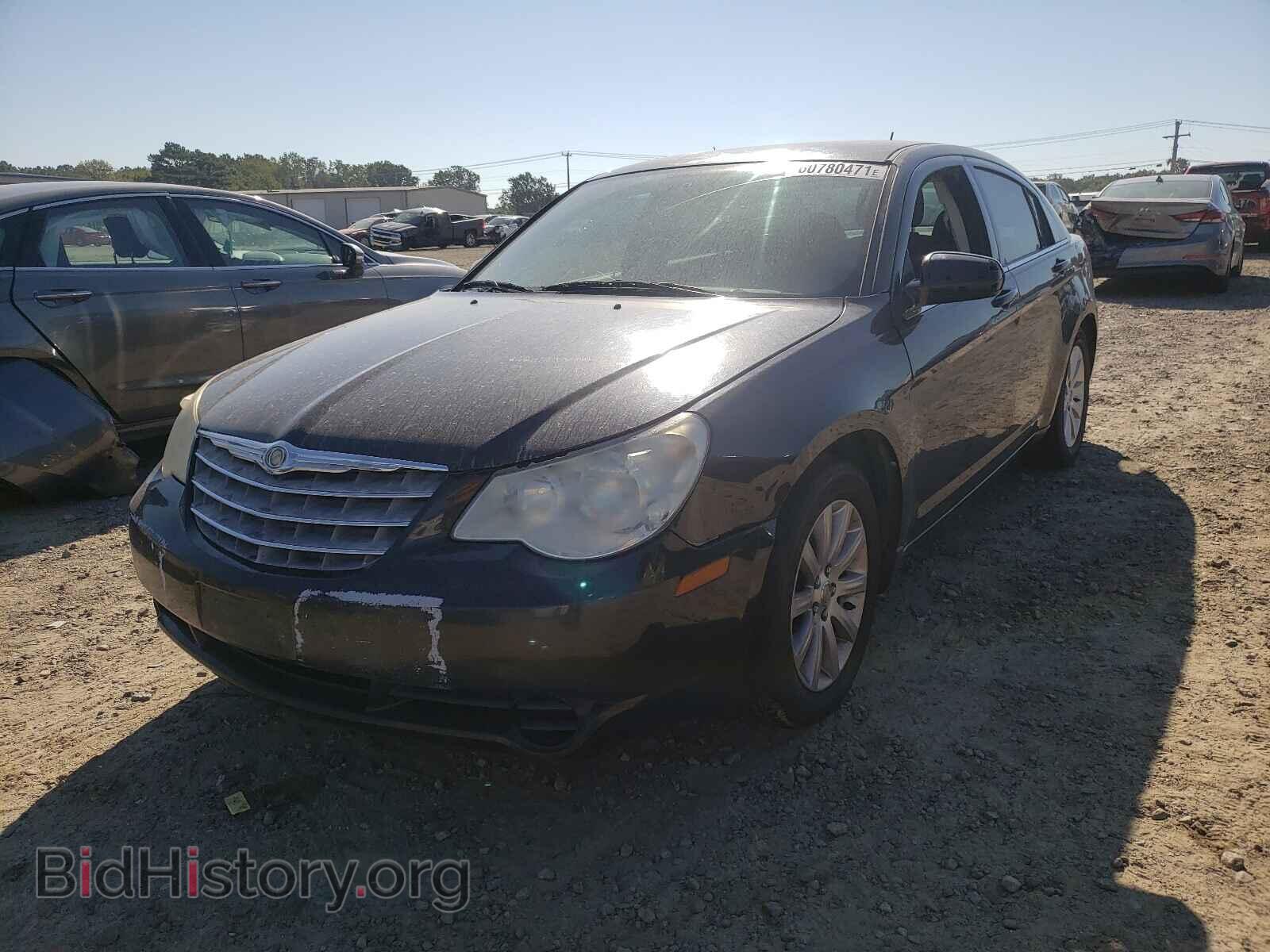 2010 CHRYSLER SEBRING - VIN: 1C3CC5FB5AN123943 - Фото 2