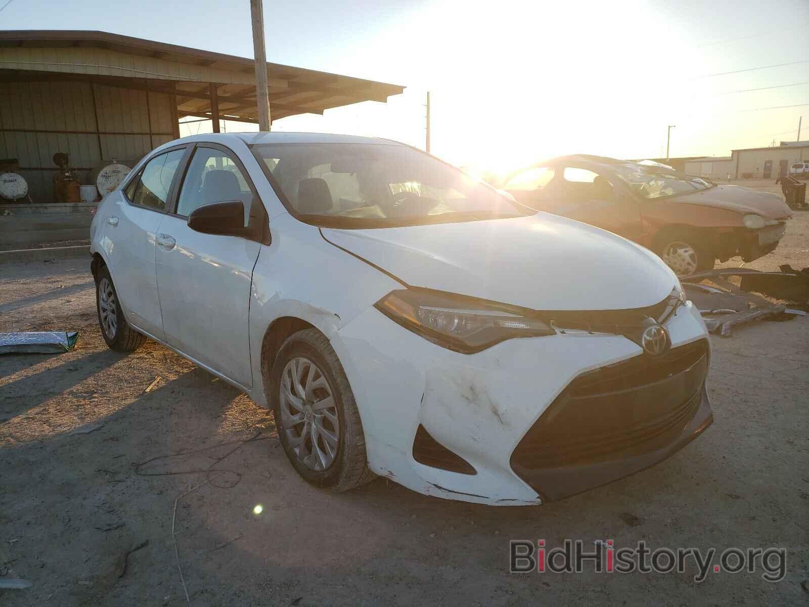 Photo 5YFBURHE5HP730070 - TOYOTA COROLLA 2017