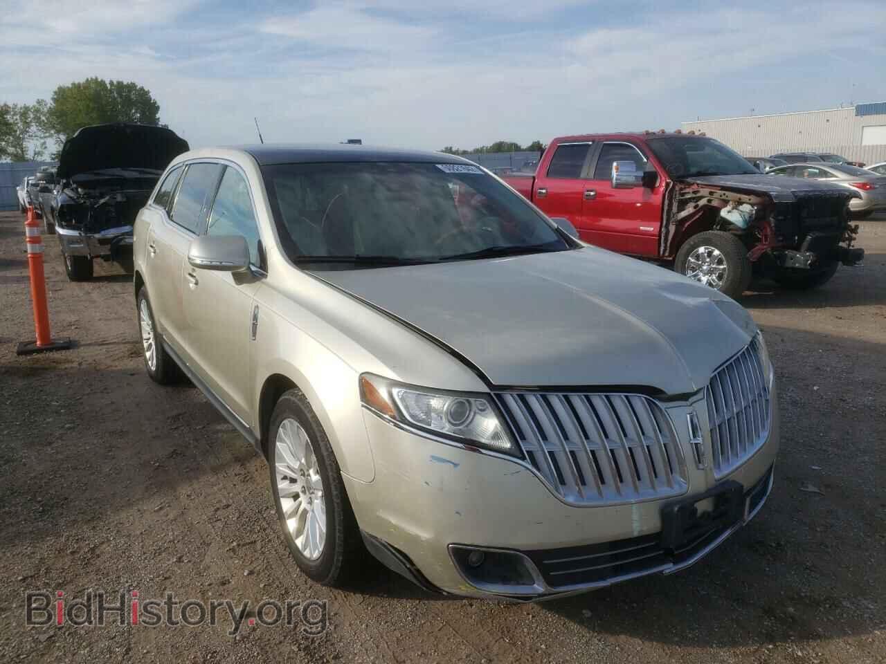 Photo 2LMHJ5FR3BBJ52617 - LINCOLN MKT 2011