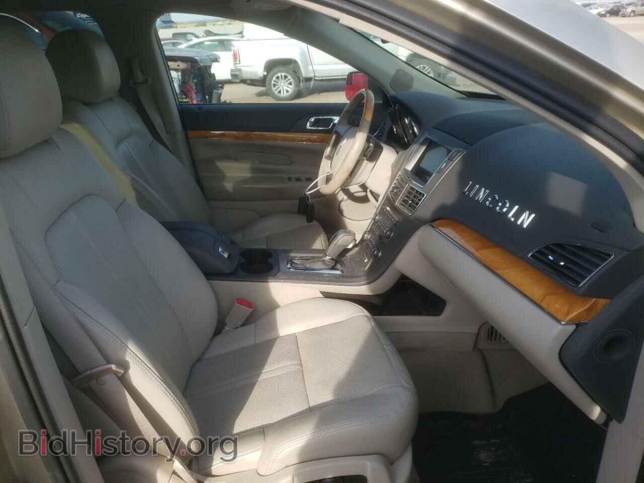 2011 LINCOLN MKT - VIN: 2LMHJ5FR3BBJ52617 - Фото 5