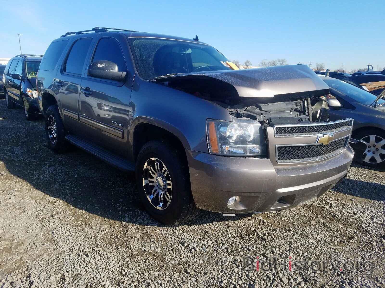 Photo 1GNSKBE02BR337265 - CHEVROLET TAHOE K150 2011