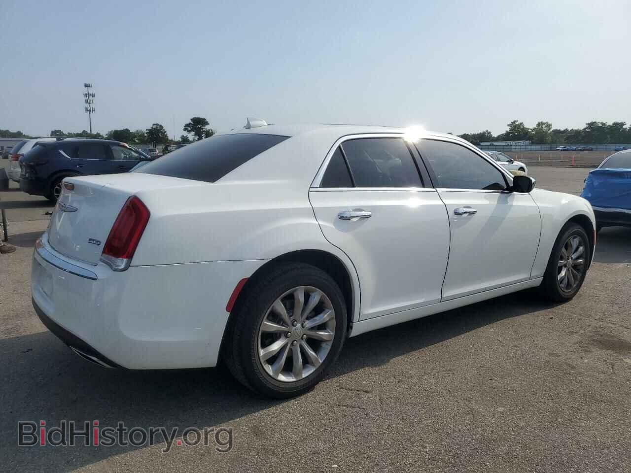 2019 CHRYSLER 300 - VIN: 2C3CCAKG3KH534391 - Фото 3