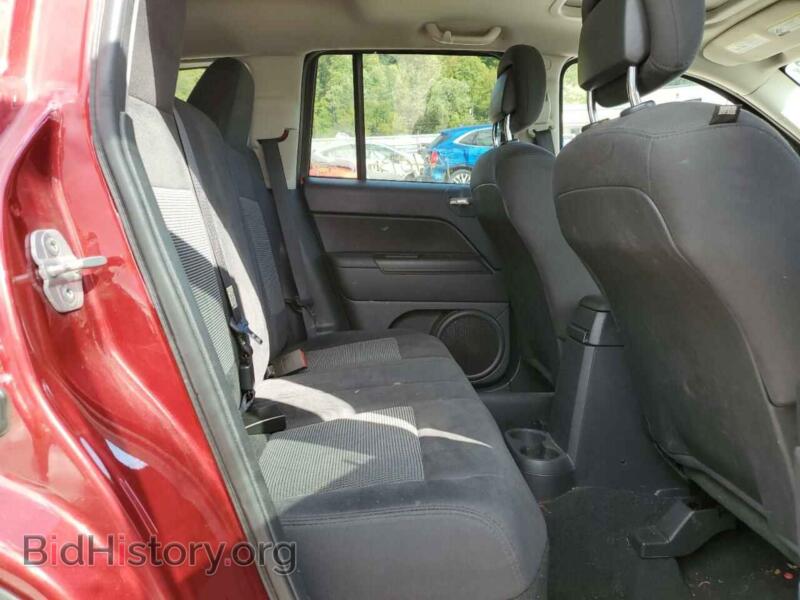2011 Jeep COMPASS (VIN 1J4NF1FB5BD135161) — фото 6 из 10