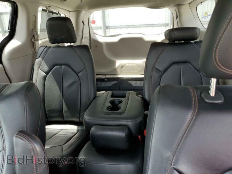 2018 Chrysler PACIFICA (VIN 2C4RC1BG3JR354682) — photo 10 of 13