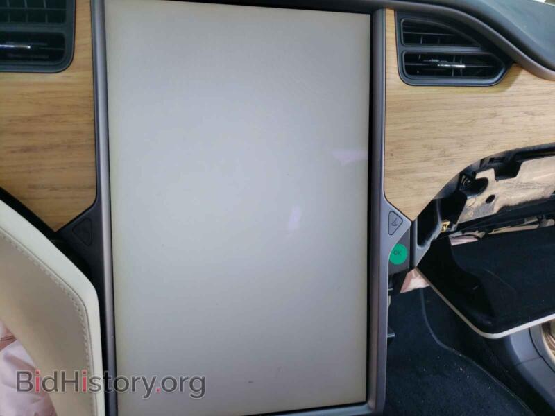 2018 Tesla MODEL X (VIN 5YJXCAE26JF112875) — photo 8 of 10