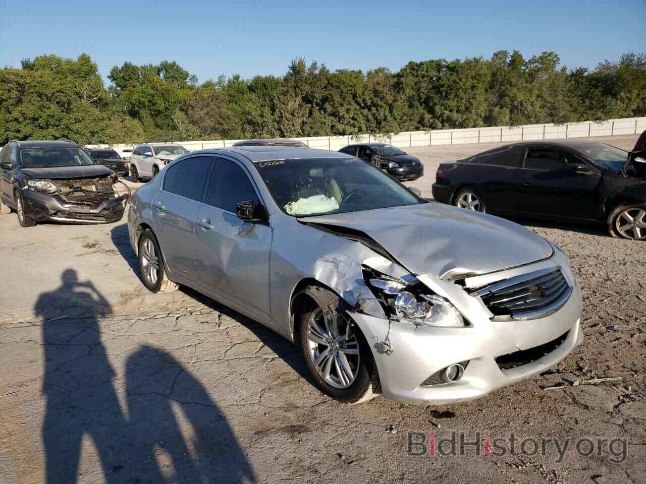 Photo JN1CV6AR0FM650028 - INFINITI Q40 2015