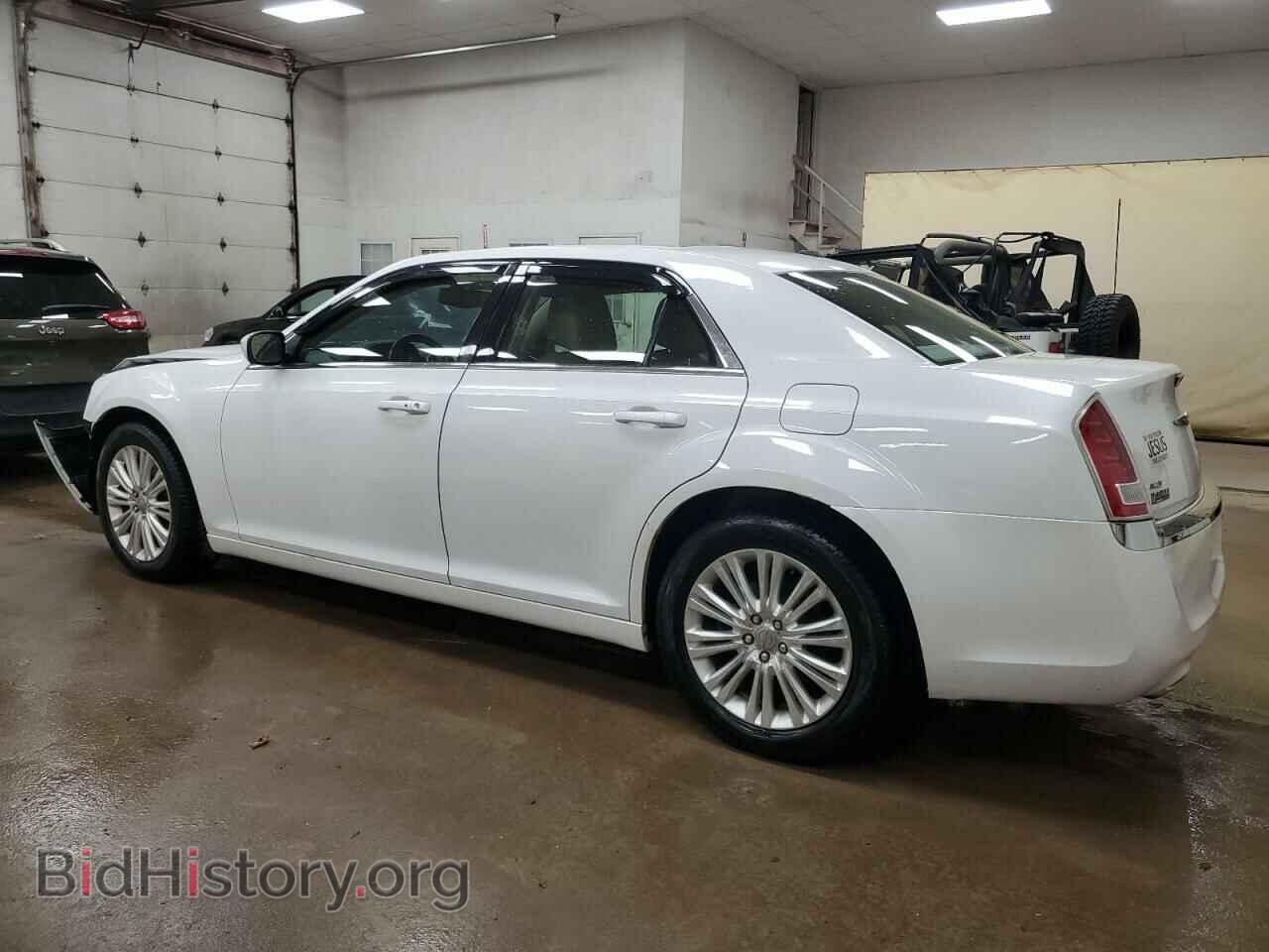 2013 CHRYSLER 300 - VIN: 2C3CCARG5DH533476 - Фото 2
