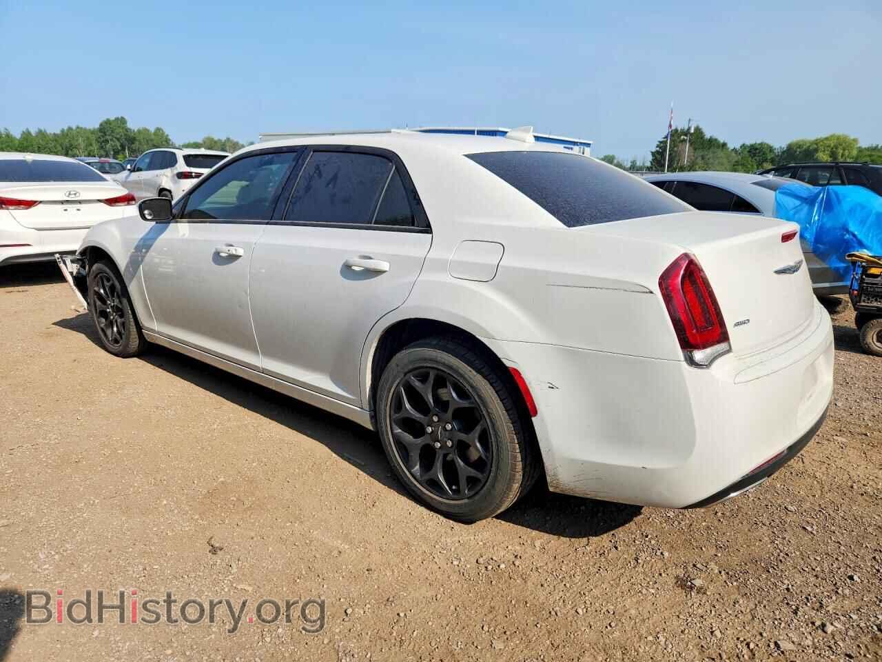 2019 CHRYSLER 300 - VIN: 2C3CCAGG7KH640576 - Photo 2