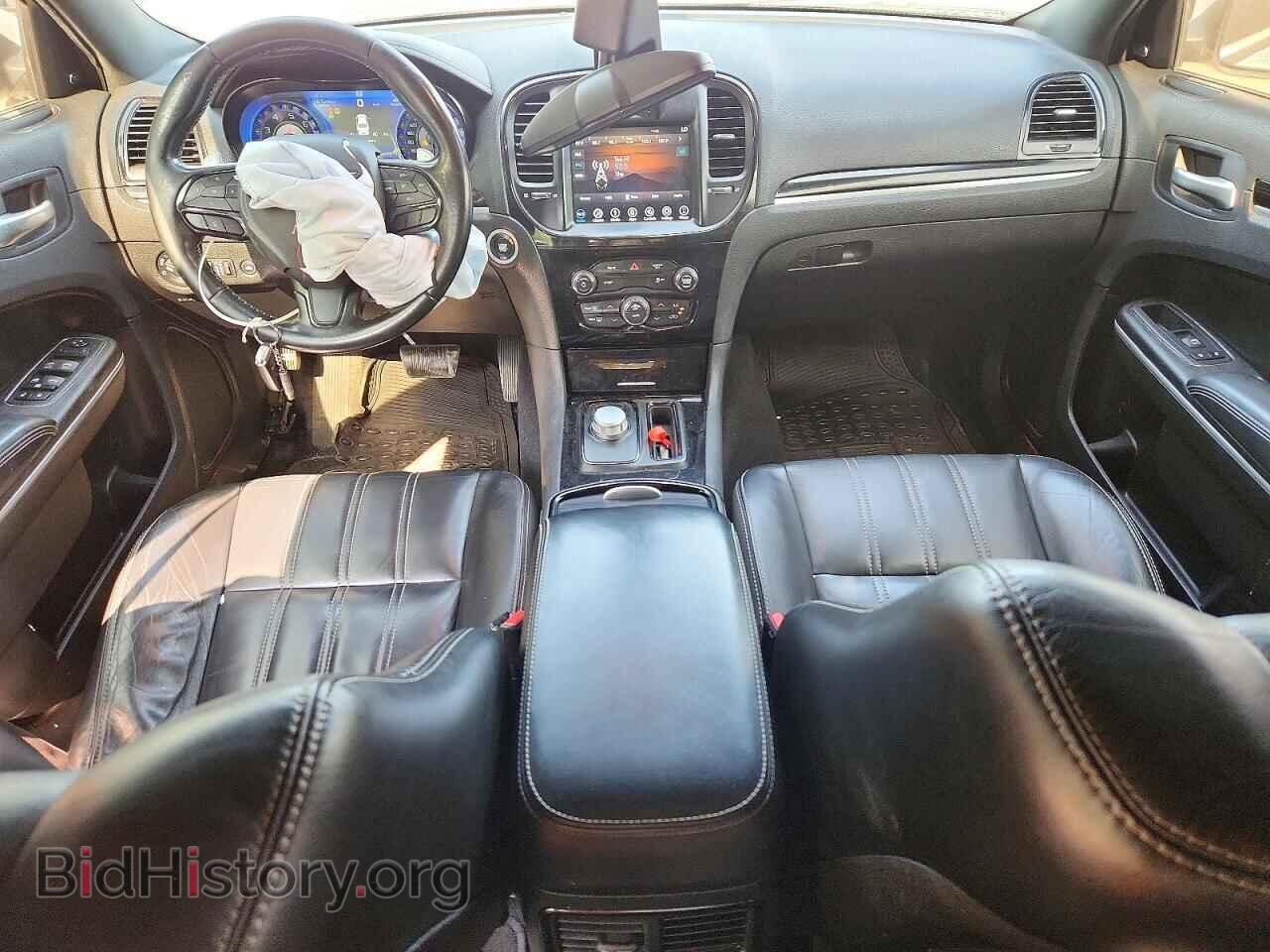 2019 CHRYSLER 300 - VIN: 2C3CCAGG7KH640576 - Photo 8