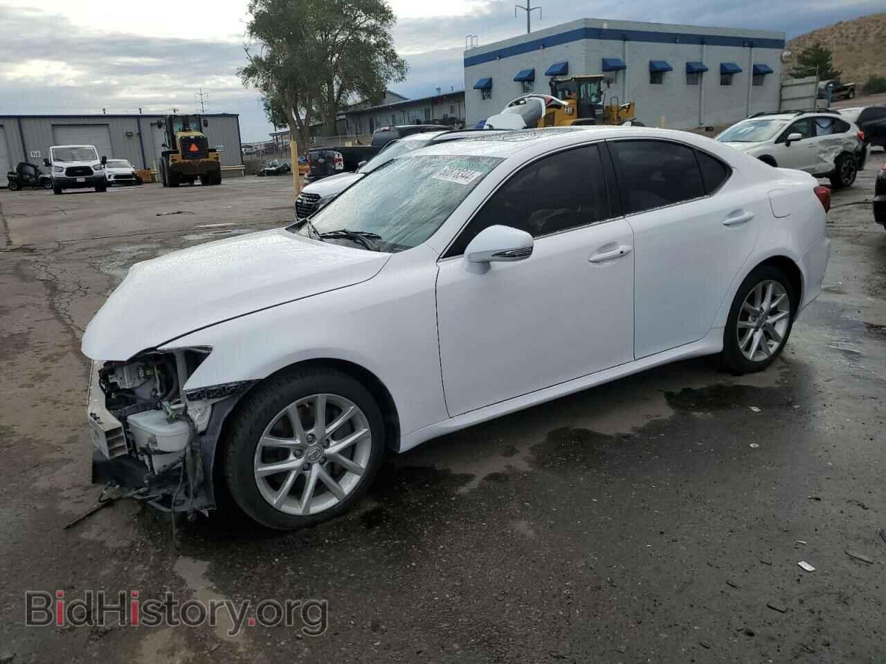 Фотография JTHCE5C21C5002631 - LEXUS IS 2012