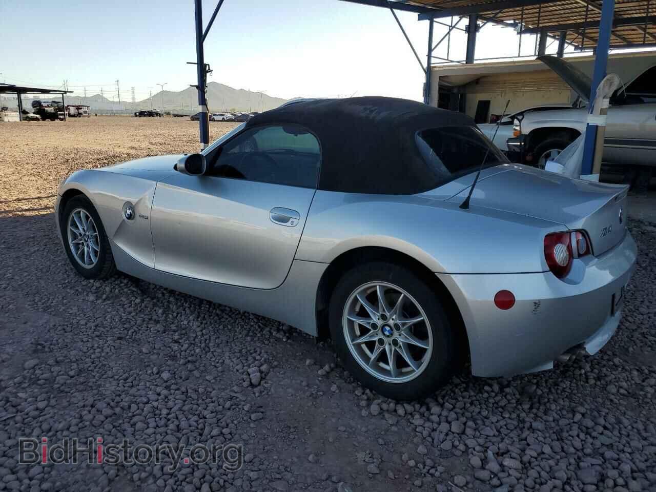 2005 BMW Z4 - VIN: 4USBT33585LR70462 - Photo 2