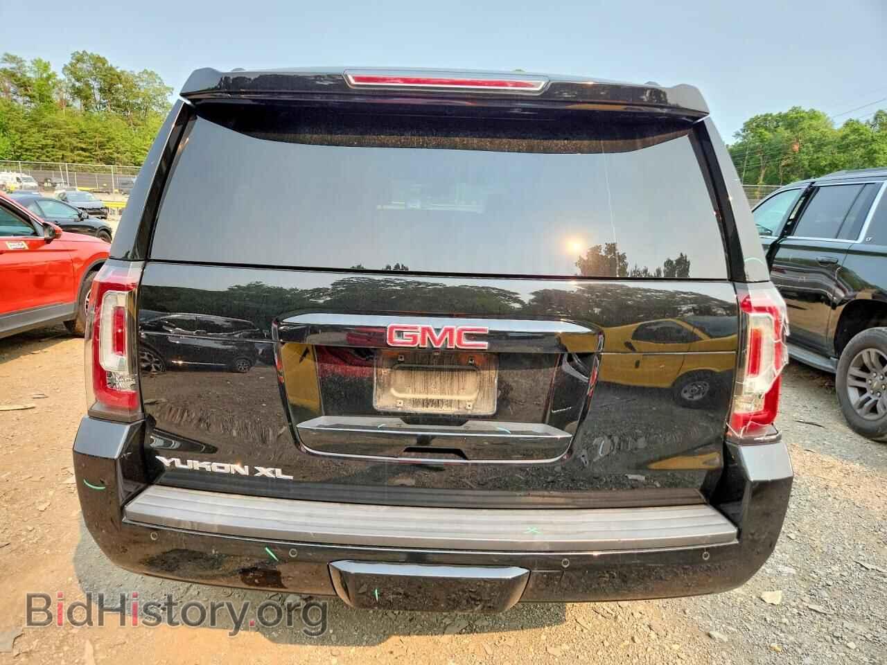 2017 GMC YUKON (VIN 1GKS2FKC8HR404916) — photo 6 of 13