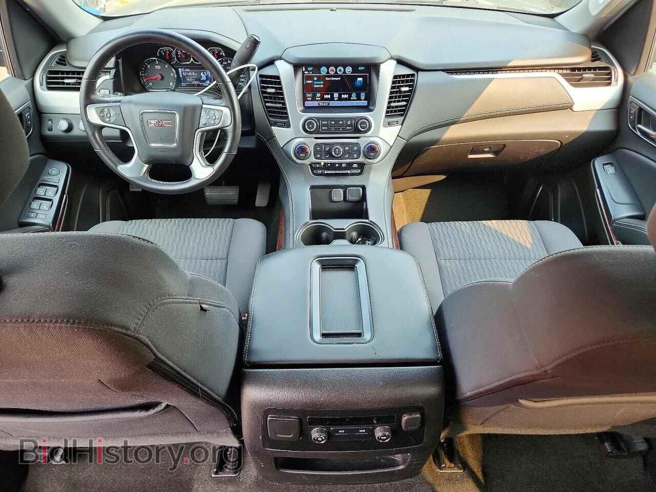 2017 GMC YUKON (VIN 1GKS2FKC8HR404916) — photo 8 of 13