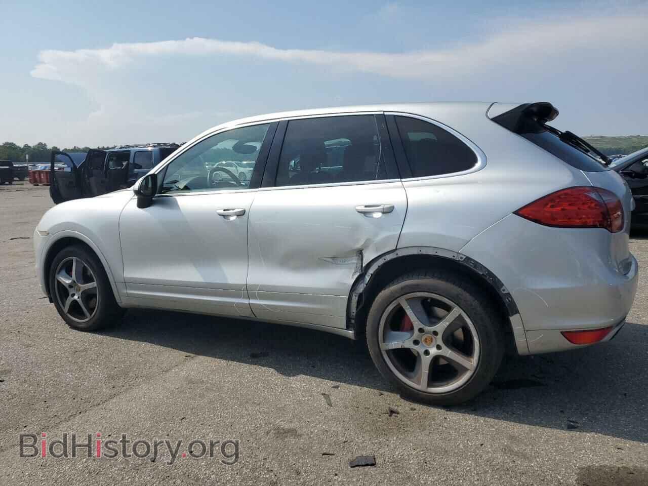 2011 PORSCHE CAYENNE - VIN: WP1AA2A29BLA05758 - Фото 2