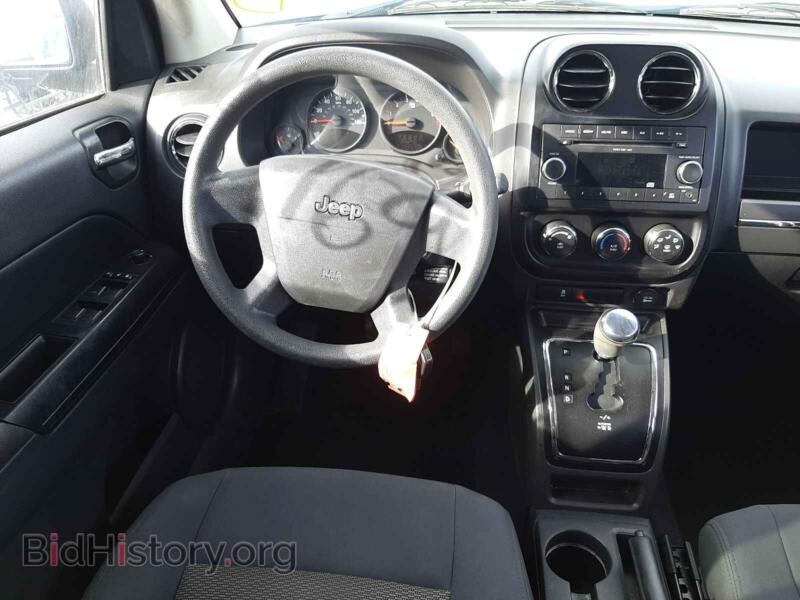 2010 Jeep COMPASS (VIN 1J4NT4FB0AD578584) — фото 9 из 10