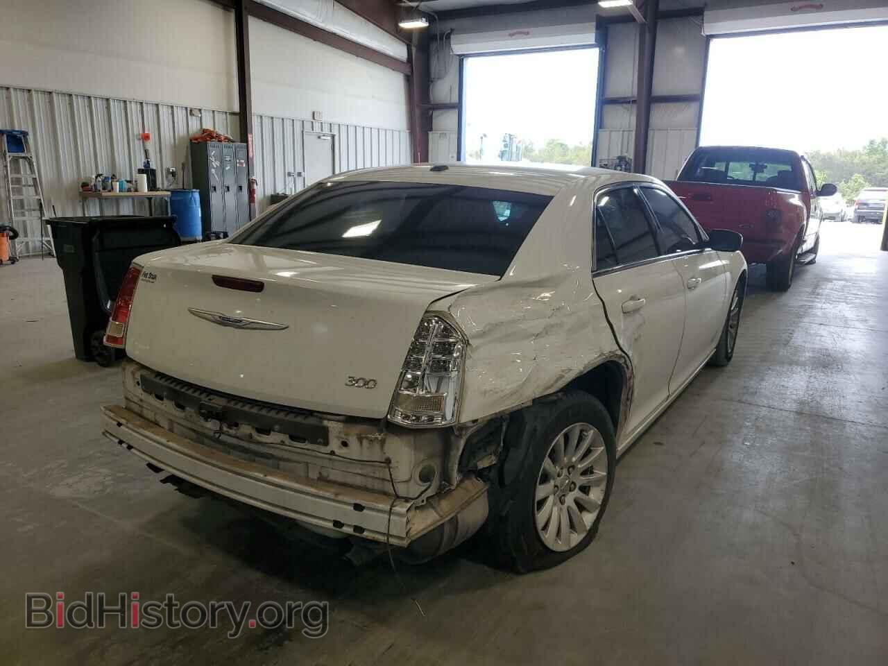 2013 CHRYSLER 300 - VIN: 2C3CCAAGXDH533985 - Фото 4
