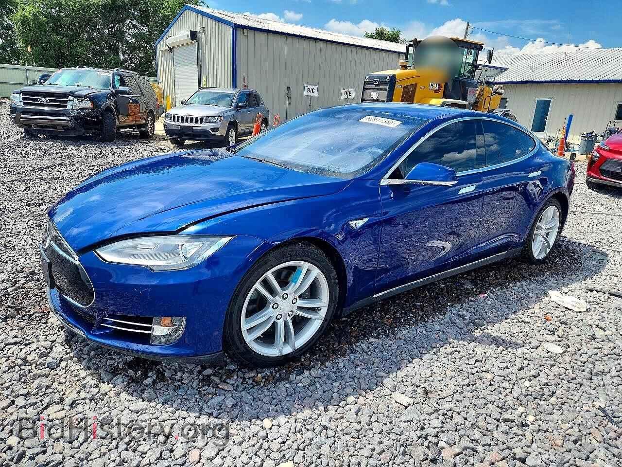 Фотография 5YJSA1E29FF112327 - TESLA MODEL S 2015