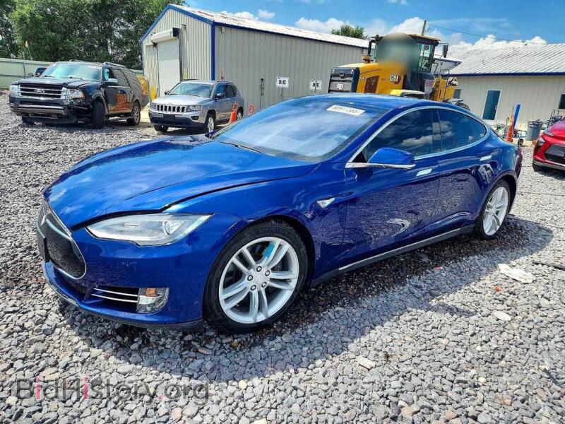 2015 Tesla MODEL S (VIN 5YJSA1E29FF112327) — photo 1 of 14, Copart, damage: front end
