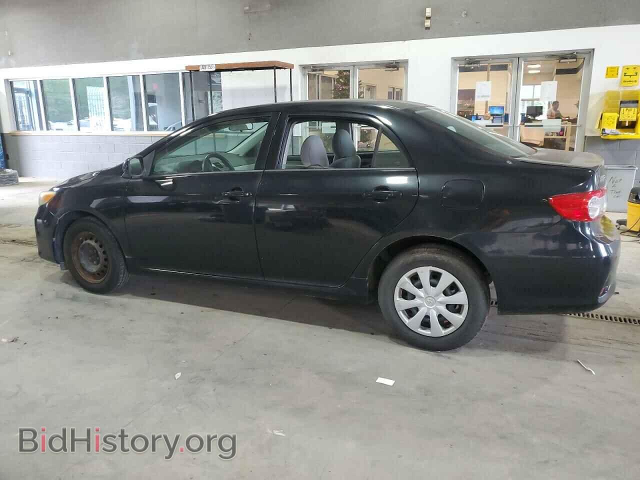 2011 TOYOTA COROLLA - VIN: 2T1BU4EEXBC590077 - Фото 2