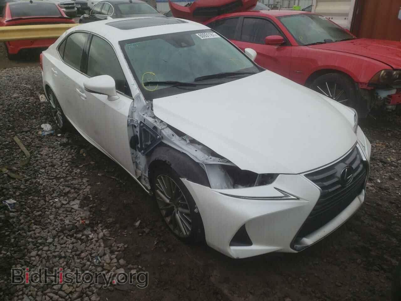 Photo JTHBA1D29H5057818 - LEXUS IS 2017