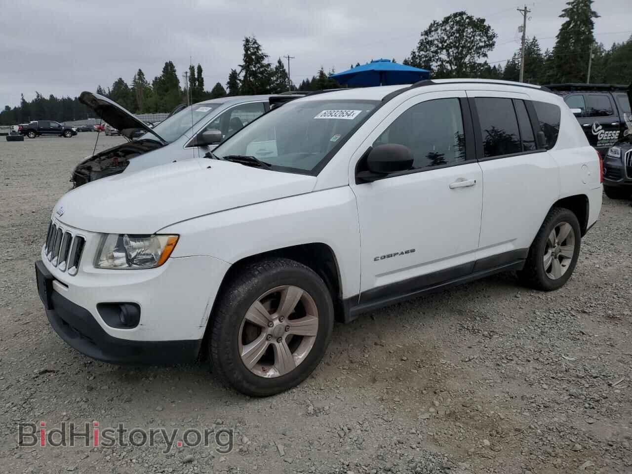 Photo 1J4NF1FB8BD136059 - JEEP COMPASS 2011