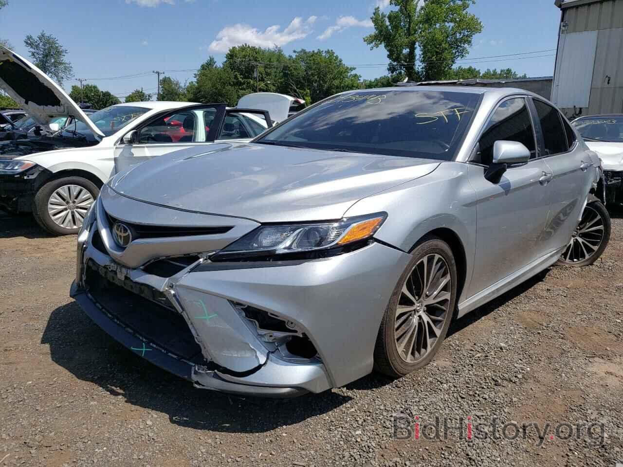 Photo 4T1B11HK6JU015660 - TOYOTA CAMRY 2018