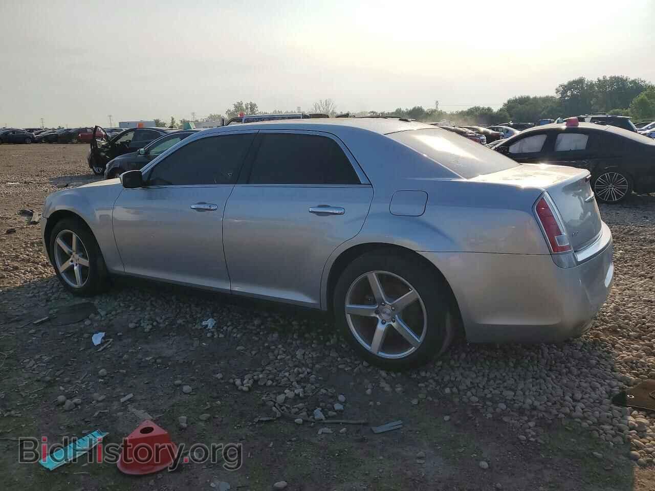 2012 CHRYSLER 300 - VIN: 2C3CCAST3CH253450 - Фото 2