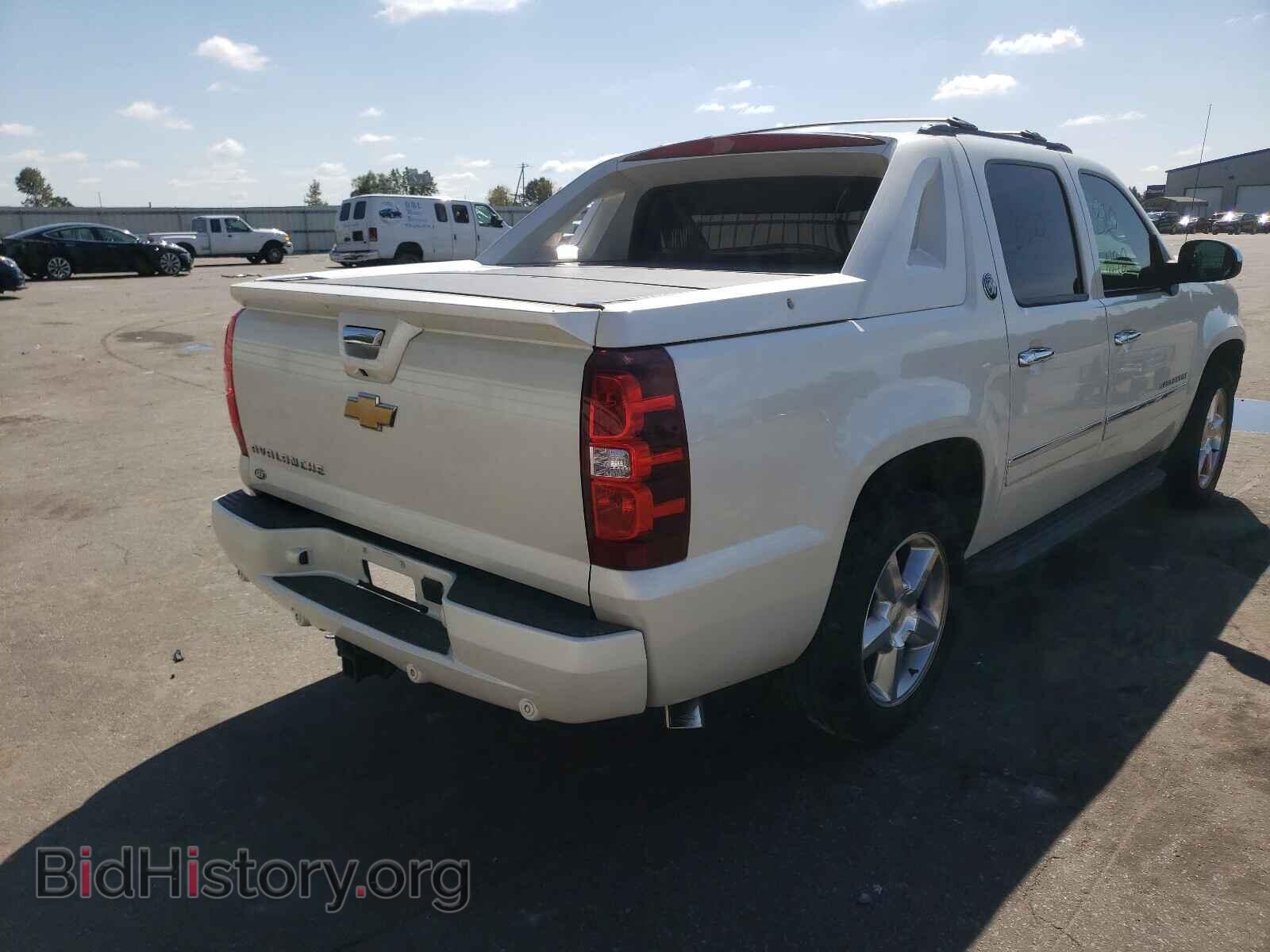 2013 CHEVROLET AVALANCHE - VIN: 3GNMCGE01DG376774 - Фото 4