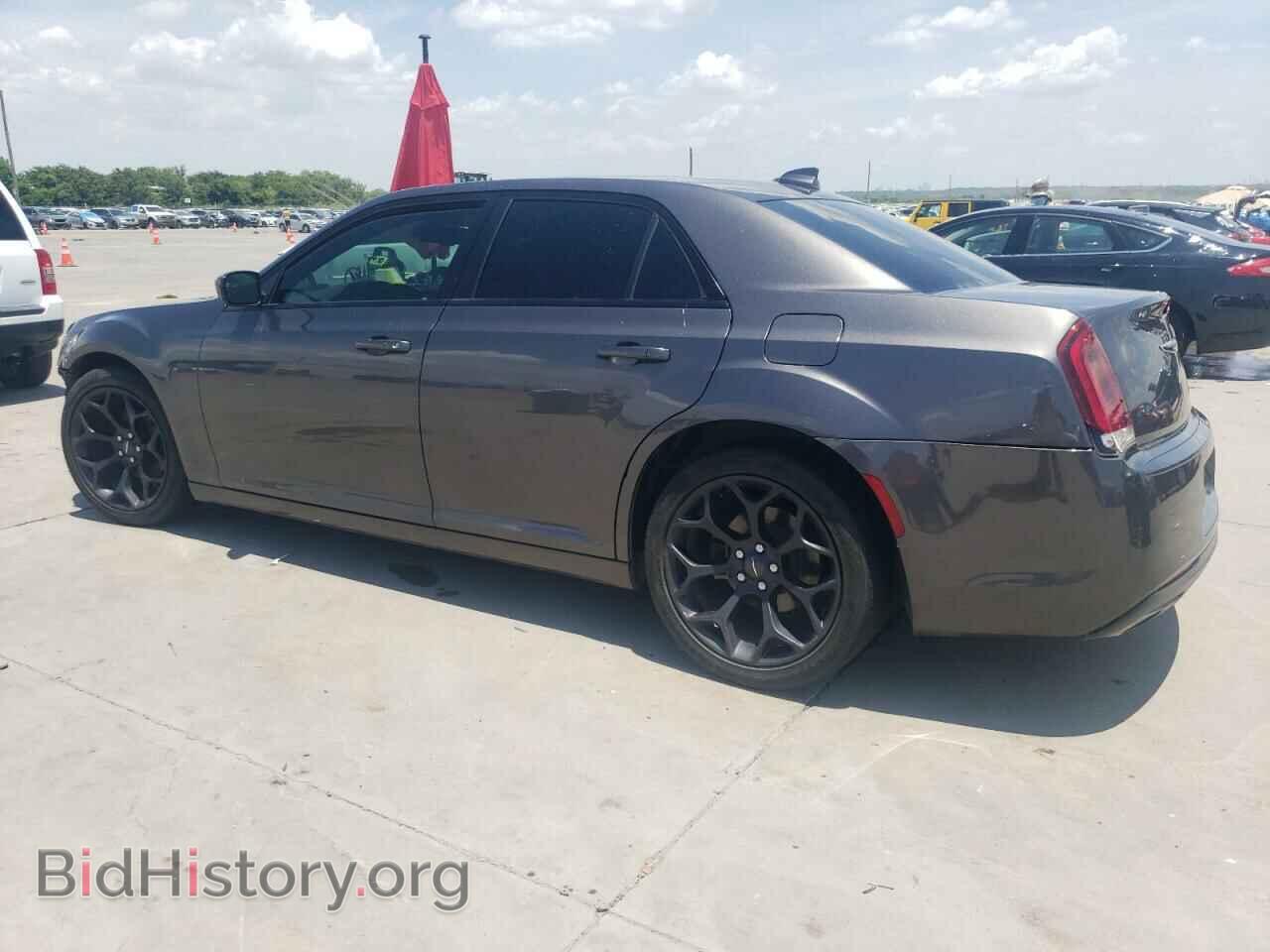 2019 CHRYSLER 300 - VIN: 2C3CCABG5KH538748 - Фото 2