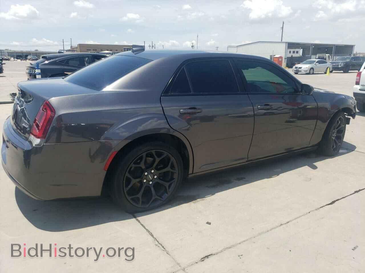 2019 CHRYSLER 300 - VIN: 2C3CCABG5KH538748 - Фото 3