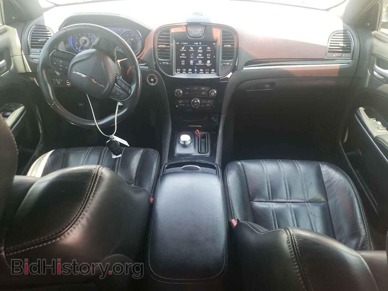 2019 CHRYSLER 300 - VIN: 2C3CCABG5KH538748 - Фото 8