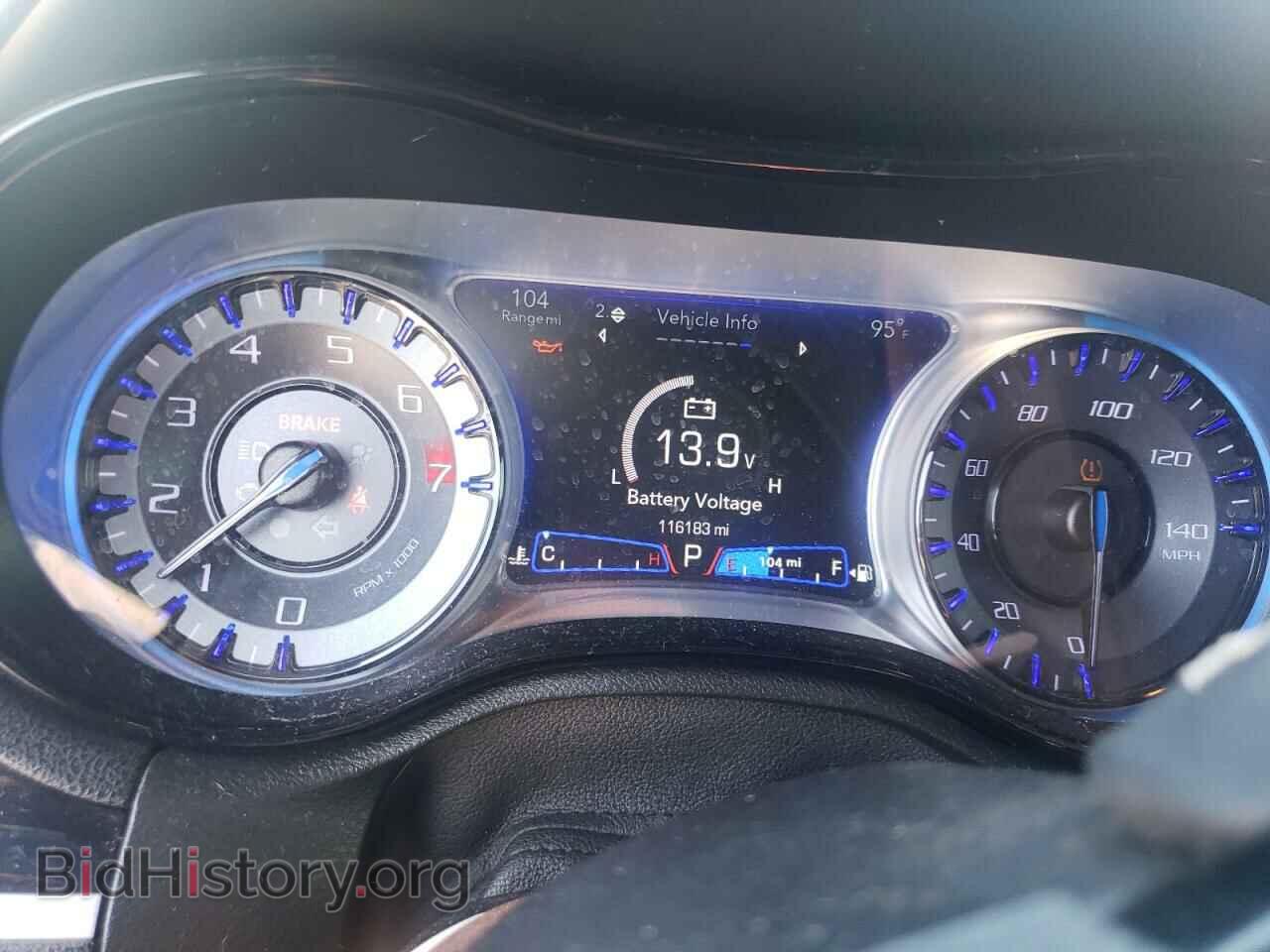 2019 CHRYSLER 300 - VIN: 2C3CCABG5KH538748 - Фото 9