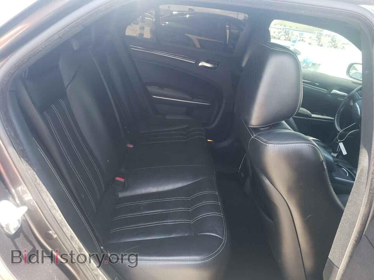 2019 CHRYSLER 300 - VIN: 2C3CCABG5KH538748 - Фото 10